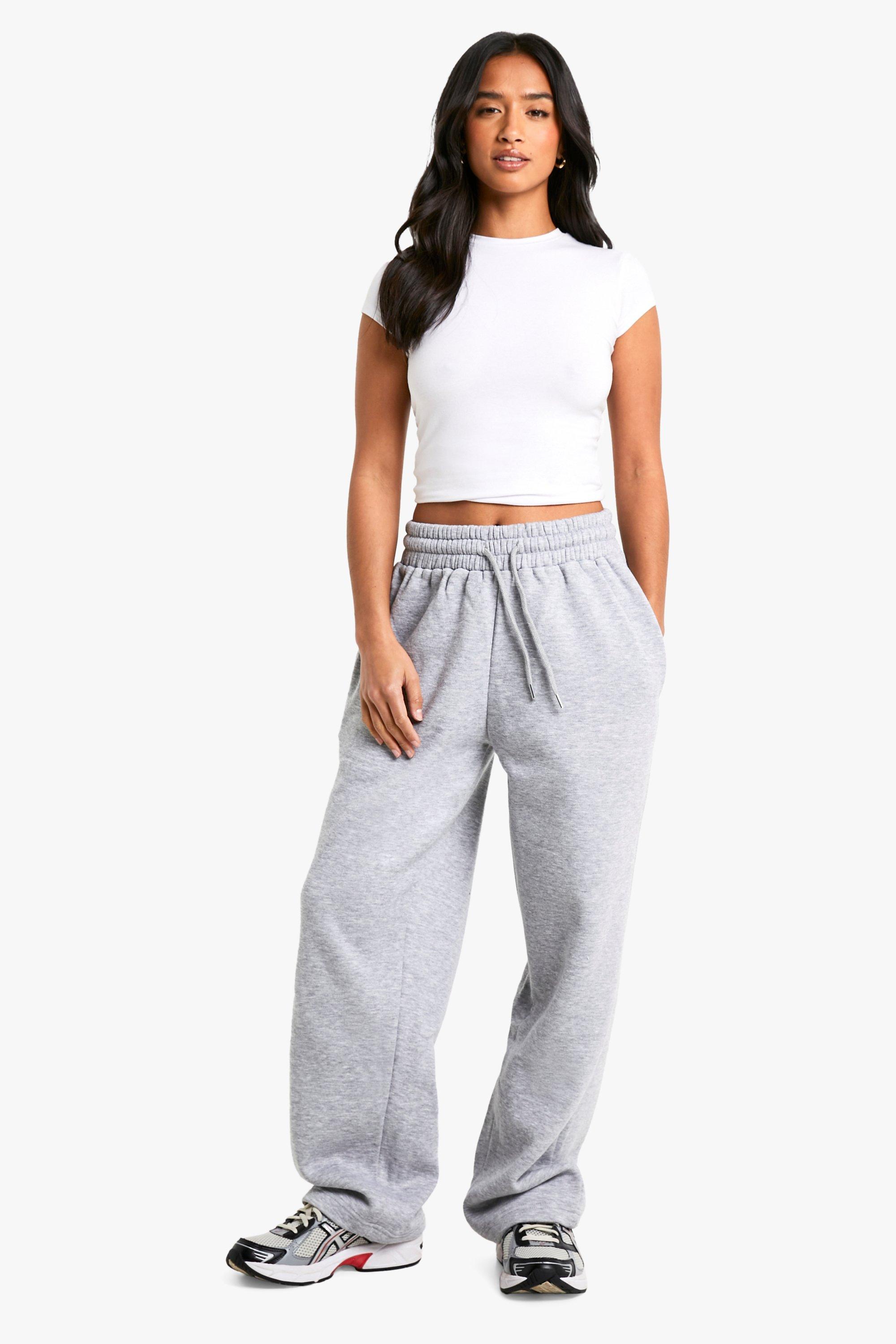 Boohoo Women s Petite Basic Straight Leg Jogger